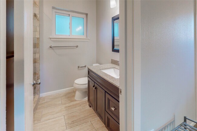 Building Photo - 5338 Creekbend Dr