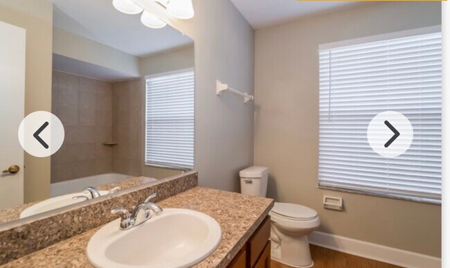 Foto del edificio - 3709 Foxcroft Rd