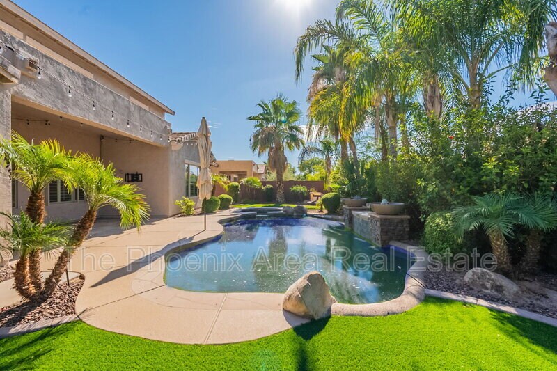 Foto principal - 716 E Runaway Bay Pl