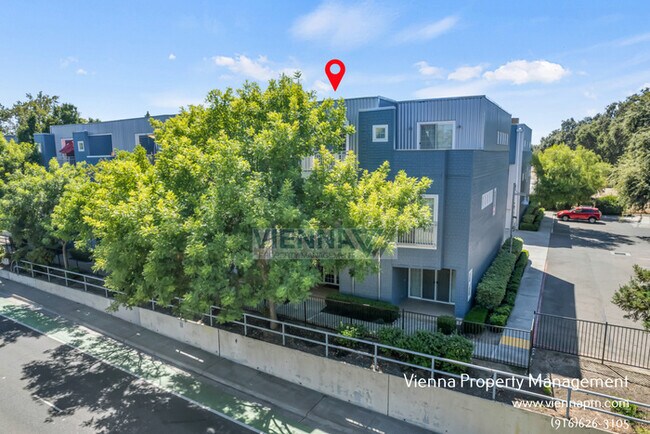 Foto del edificio - 403 Harriet Ln