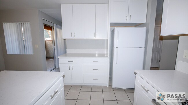 Building Photo - 1st Floor Remodeled Condo