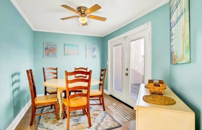 Rincón para desayunar justo al lado de la cocina. - 930 Gulf Shore Dr