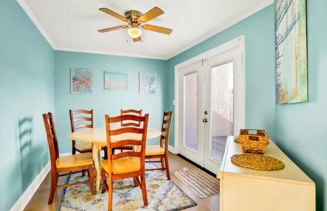 Breakfast dining nook directly off kitchen - 930 Gulf Shore Dr