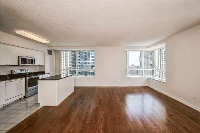 Building Photo - 512 N McClurg Ct
