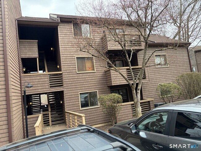 Building Photo - 166 Old Brookfield Rd