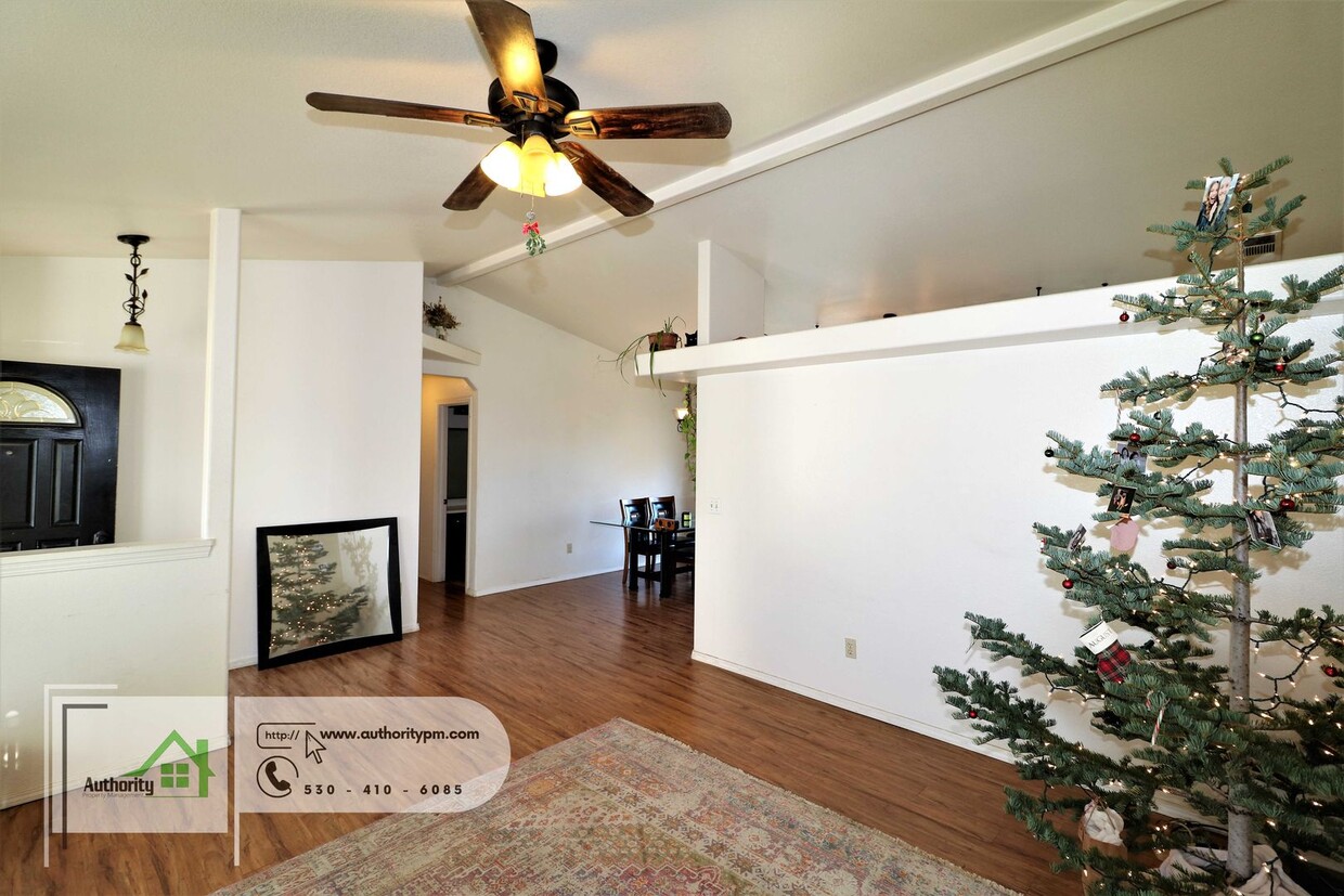 Foto principal - 1567 Trumpet Dr. Pets Considered, RV Parking