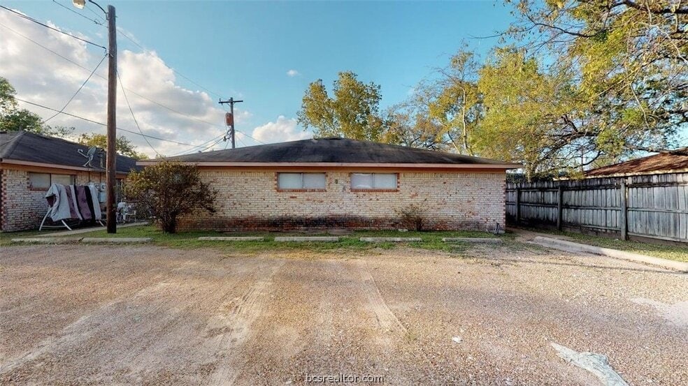 Photo - 204 Lynn Drive Unit B