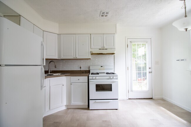 Foto del edificio - 2989 Clover Dr