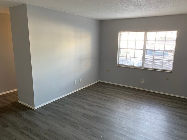Foto del edificio - 1 Bed/1 Bath - Unit 206
