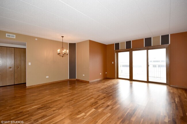 Building Photo - 2030 St Regis Dr