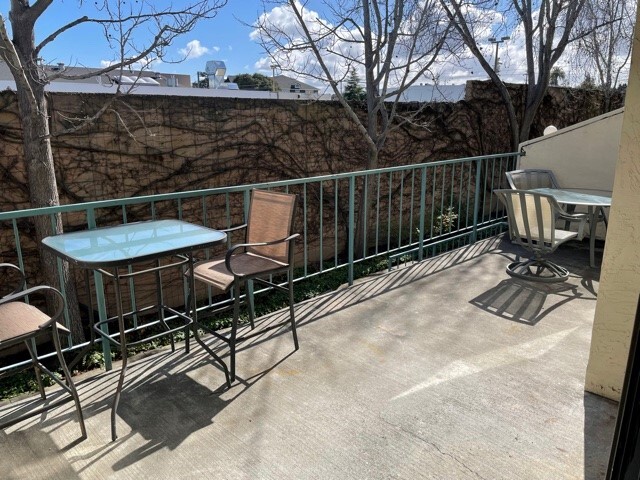 Enorme patio y espacio al aire libre - 845 Woodside Way