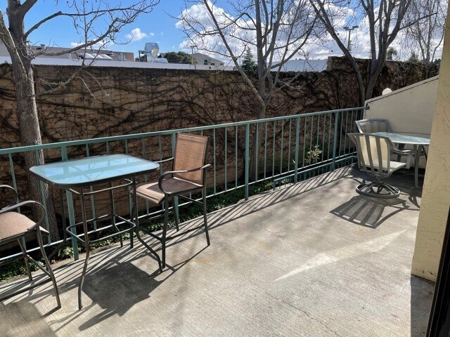 Huge Patio and outdoor space - 845 Woodside Way