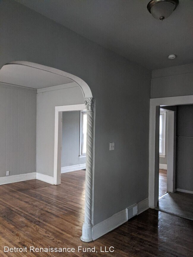 Building Photo - 4 br, 1 bath House - 582 King