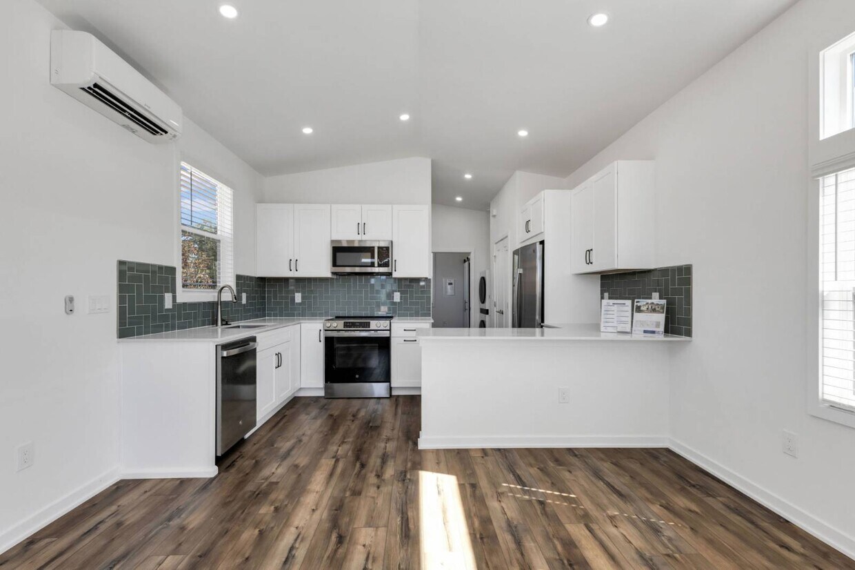 Primary Photo - 6165 Talon Bay Dr