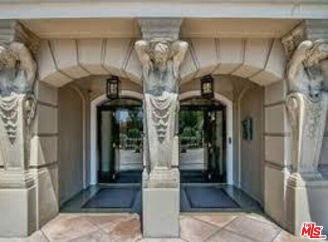 Foto del edificio - 316 N Rossmore Ave