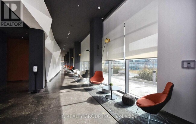 Photo du bâtiment - 10 Rouge Valley Dr W