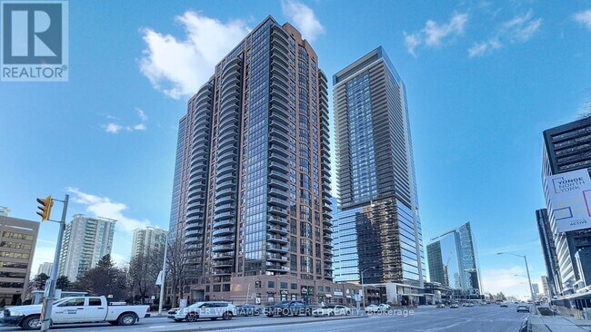 Photo du bâtiment - 33 Sheppard Ave E