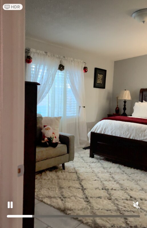 Building Photo - 393 W 4th Ave