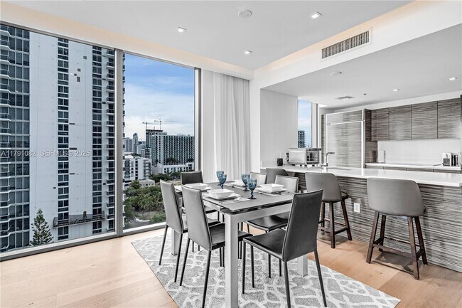 Foto del edificio - 460 NE 28th St