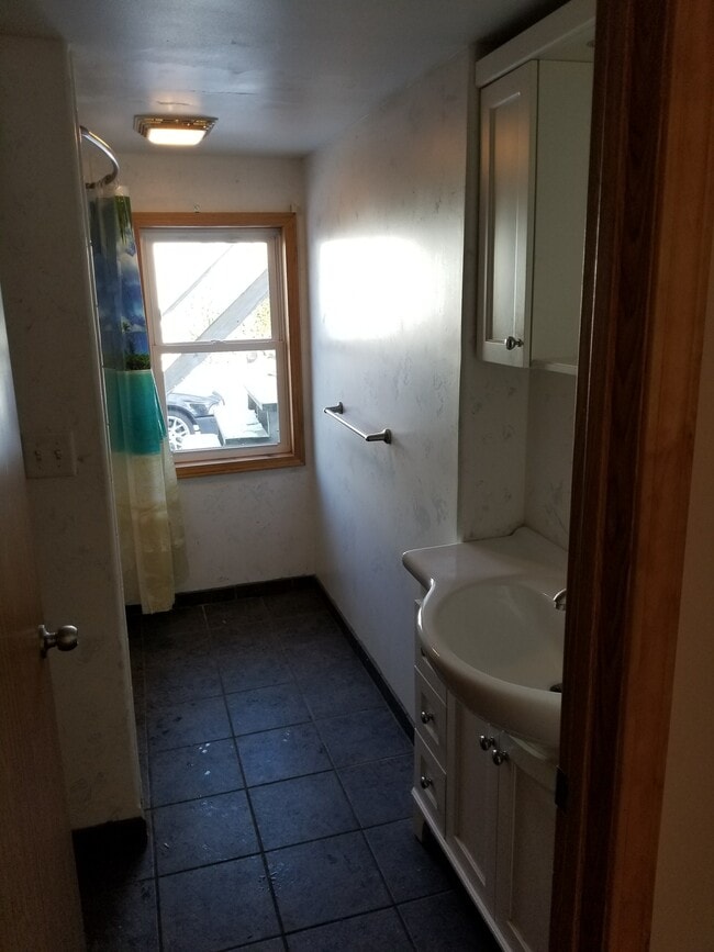 Bathroom - 904 Cleveland St