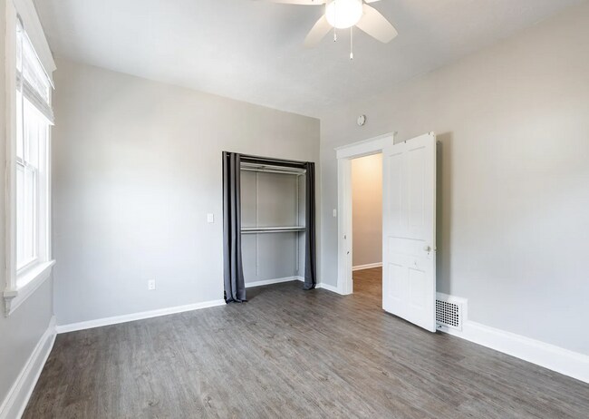 Foto del edificio - 2709 Griffiths Ave