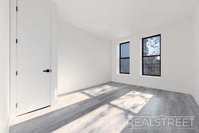 Foto del edificio - 3 bedroom in BROOKLYN NY 11237