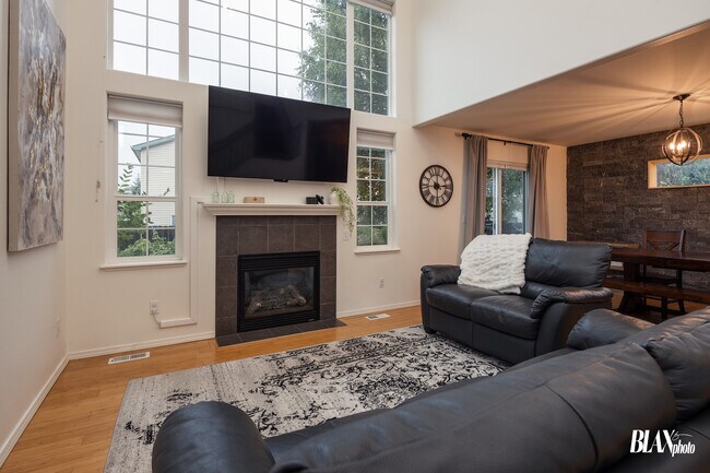 Elevador de carga - 11050 Solitude Cir