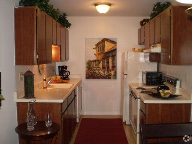 Kitchen - Windsong Apartments