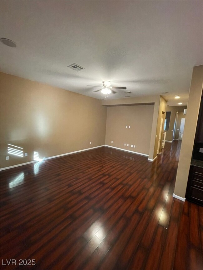 Foto del edificio - 6639 Rego Park Ct