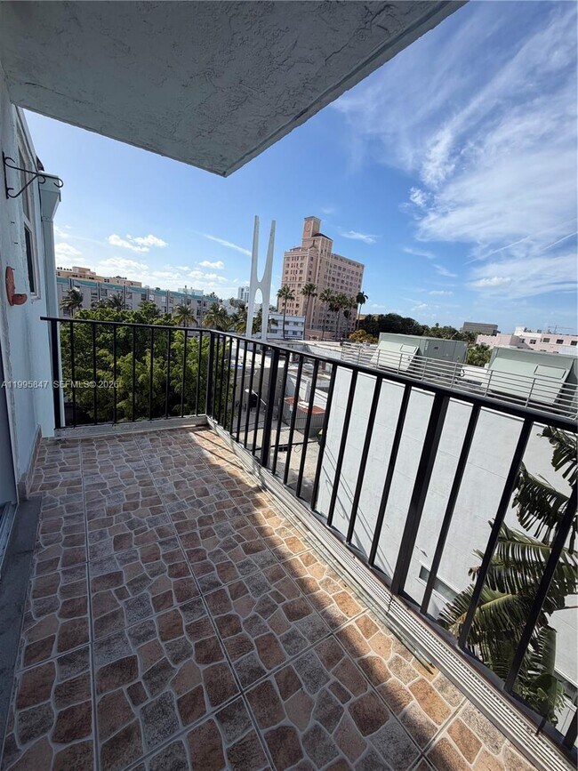 Foto del edificio - 720 Collins Ave