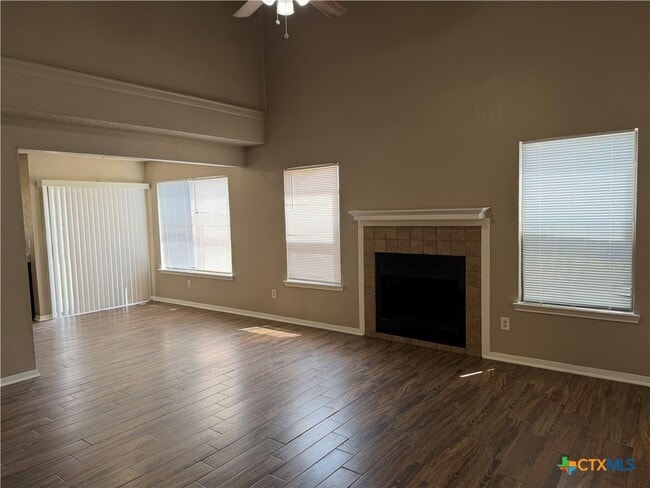 Foto del edificio - 3208 Green Valley Dr