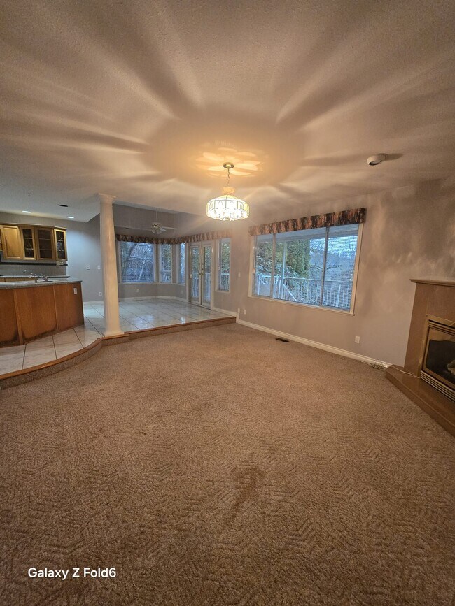 Photo du bâtiment - 17304-17396 96 Ave