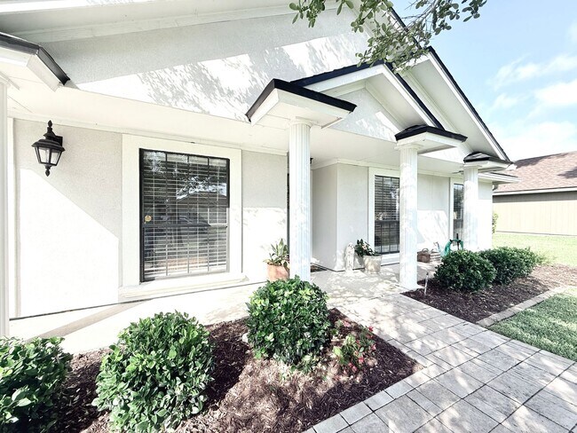 Foto del edificio - Stylish 4BR Home Minutes from Everything