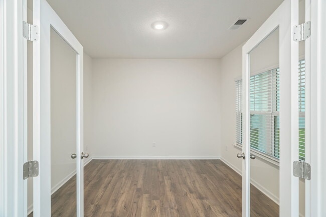 Building Photo - 944 Utopia Ln
