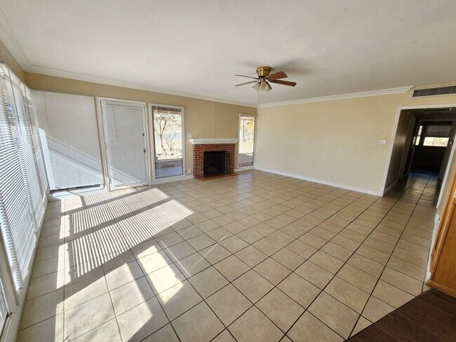 Foto del edificio - 5903 Bagley Ave