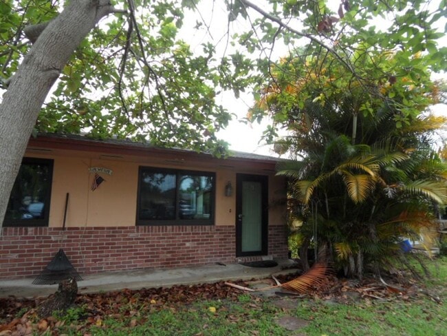 Building Photo - 2724 SW 46th St
