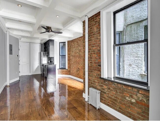 Foto del edificio - 5 W 103rd St