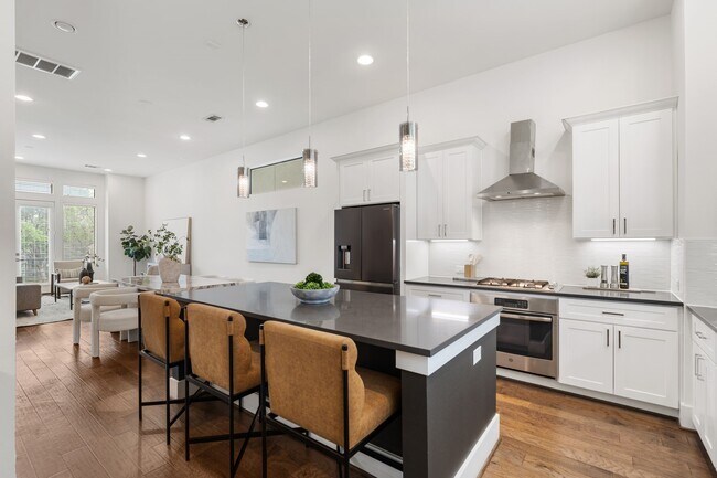 Foto del edificio - 5713 Larkin St