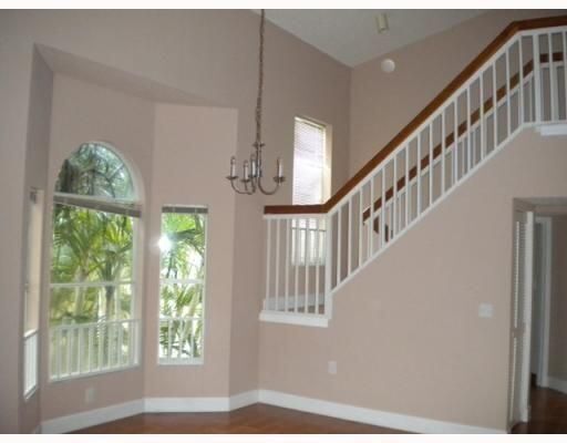 Building Photo - 17201 Glenmoor Dr