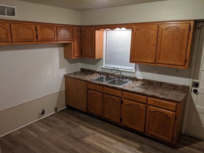 Building Photo - 9215 Outerbelt Ct