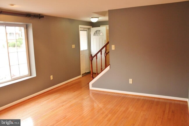 Building Photo - Large updated colonial with a one-car garage nestled at the end of a peaceful cul-de-sac!