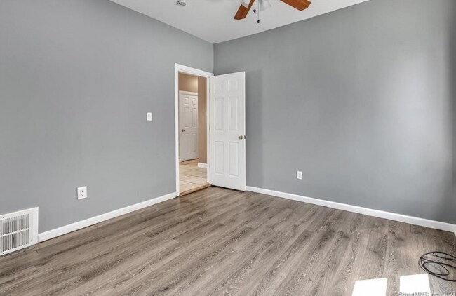 Building Photo - 448 Hollister Ave