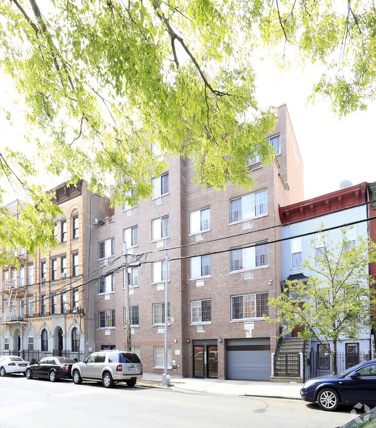 Building Photo - 450 E 144th St