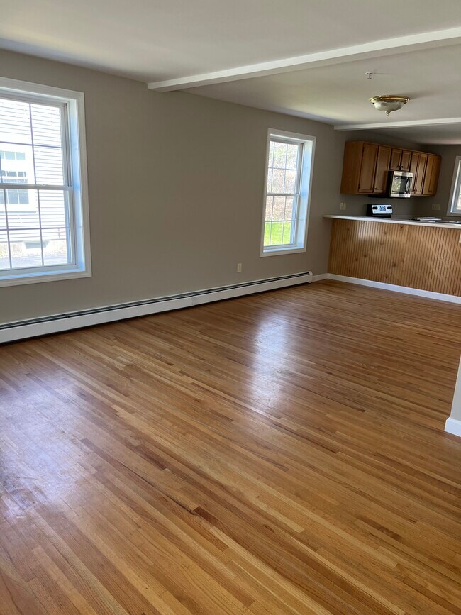 Building Photo - 42 Carriage Ln