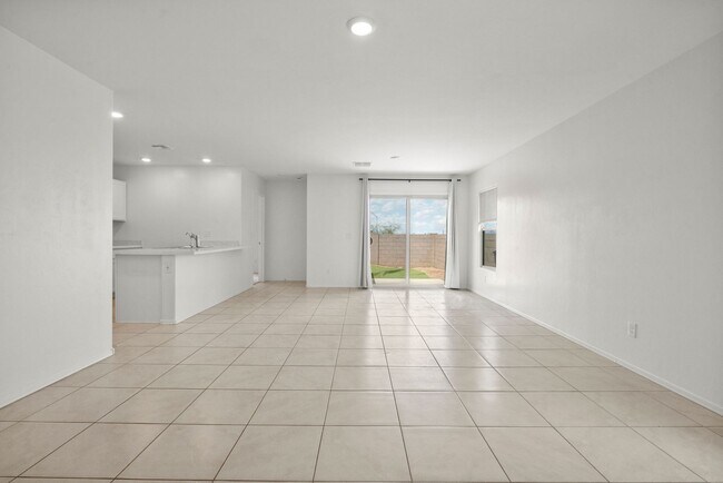 Foto del edificio - New home in Valencia Crossing!
