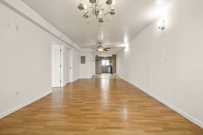 Building Photo - 5161 Sunset Blvd