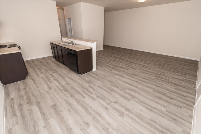 Foto del edificio - 6247 Brenwood Cir
