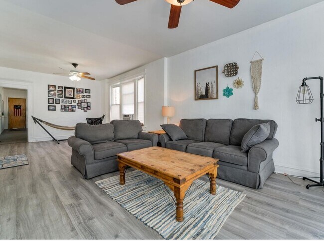Foto del edificio - 5008 W Pensacola Ave