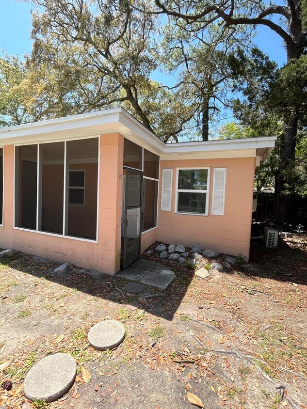 Foto principal - 531 E Miracle Strip Pkwy