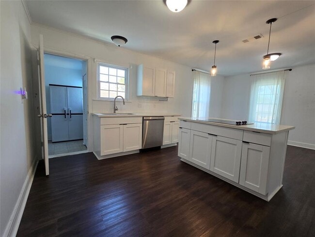 Building Photo - 4315 Avenue L
